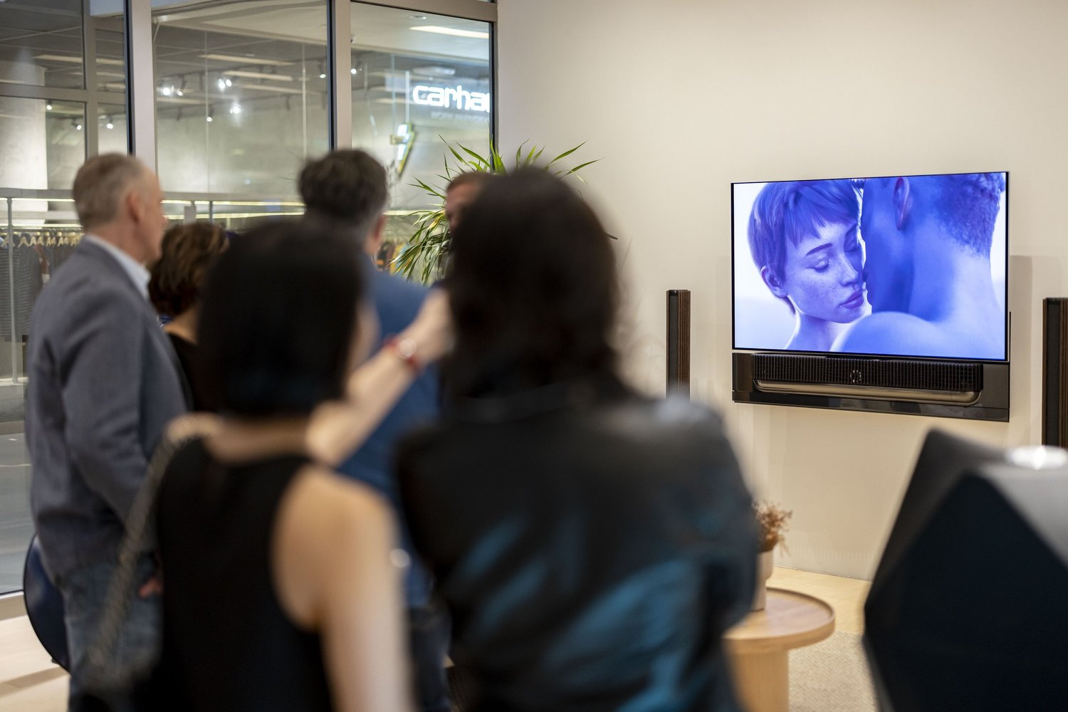 Bang & Olufsen 艺术展示,呈现 Shavonne Wong 的作品,装置现场视图。