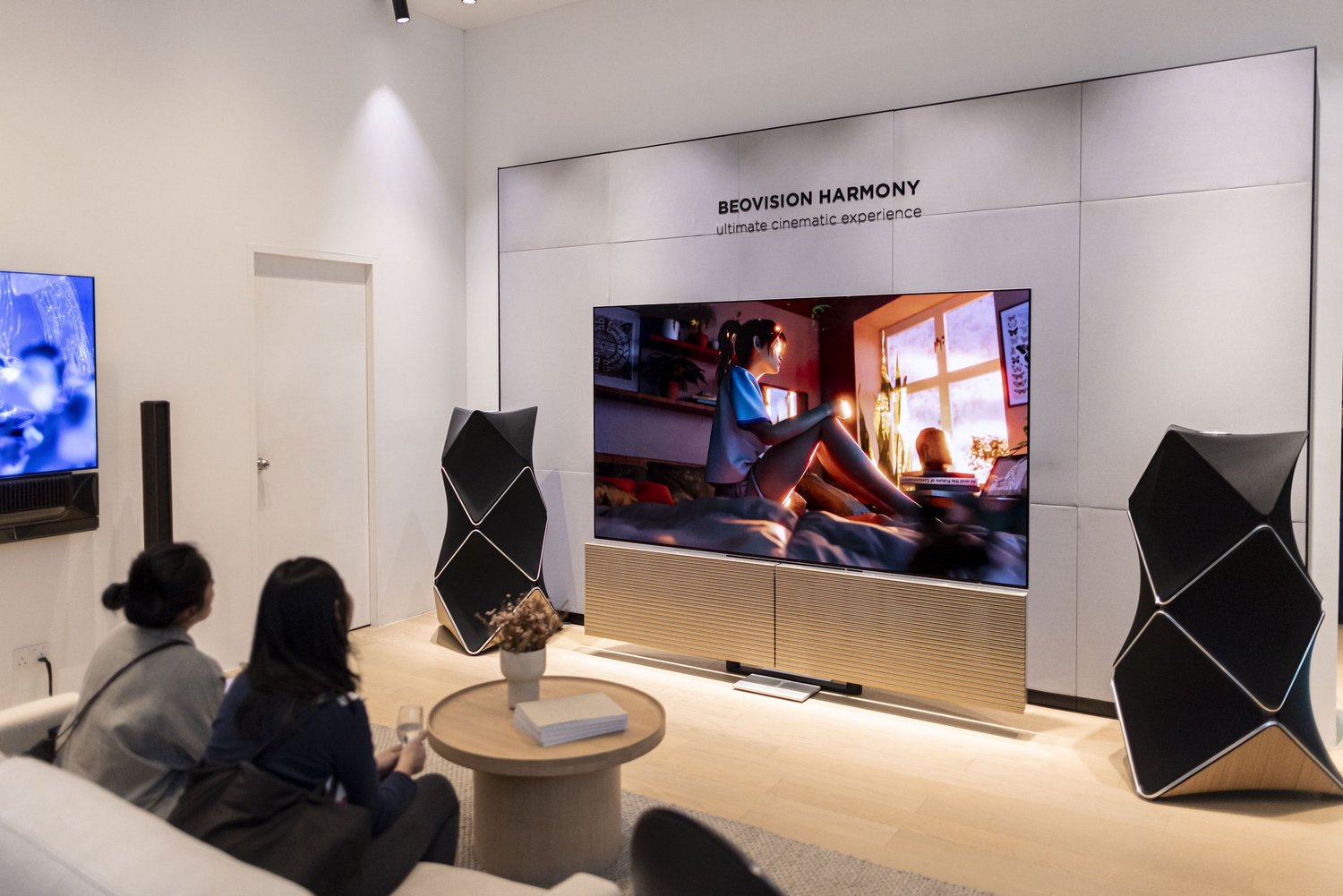 Bang & Olufsen 艺术展示,呈现 Shavonne Wong 的作品,装置现场视图。