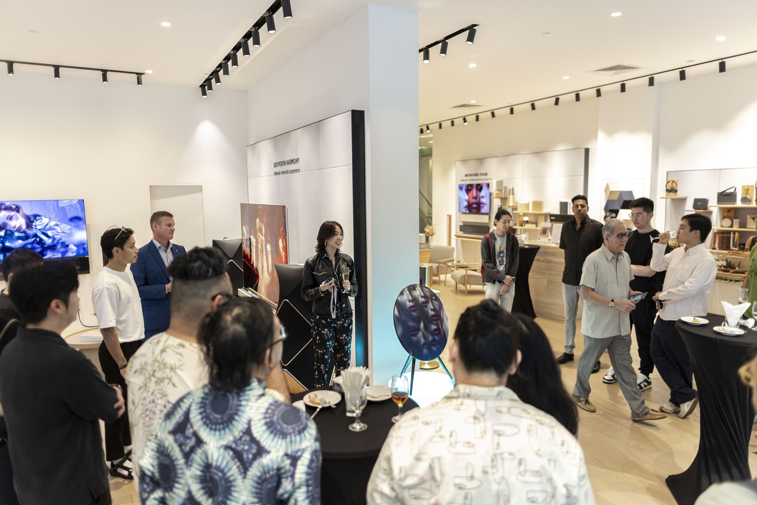 Bang & Olufsen 艺术展示,呈现 Shavonne Wong 的作品,装置现场视图。